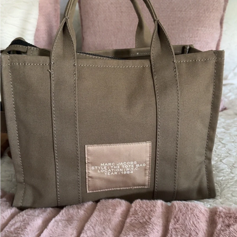 DO NOT BUY Marc Jacobs Brown Tote Bag listing for yazzy - Picture 4 of 9